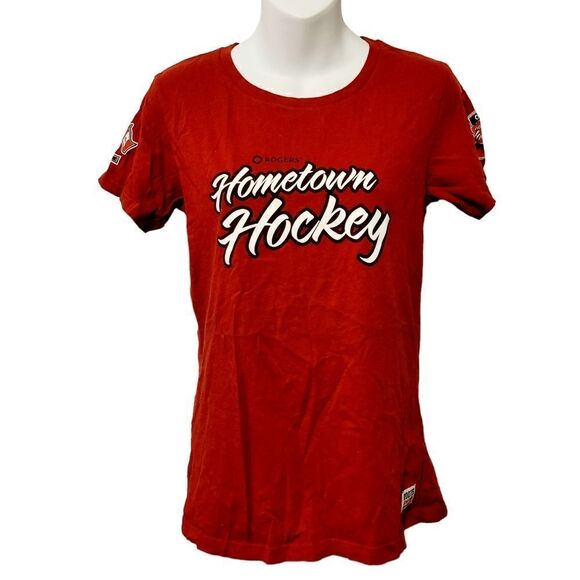 2/$20 Vintage Y2K Roots Athletics Red Hometown Hockey Red Top Tee T-shirt - Picture 1 of 6
